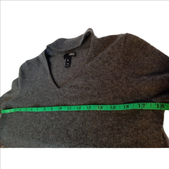 Bloomingdales Aqua Gray Cashmere Turtleneck Vneck Sweater Size S - Picture 4 of 10